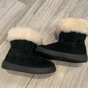 Baby Girl Ugg Size 4/5 *LIGHTLY USED*